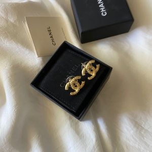 CHANEL Earrings Authentic
